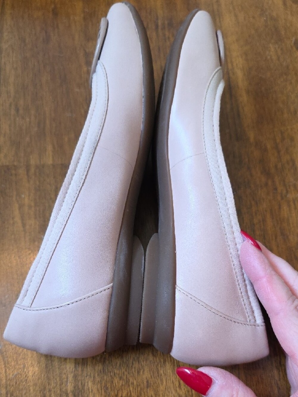 NWOT Clarks Candra Blush Leather Ballet Flats with Medallion Detail Sz 6.5 - Picture 4 of 9